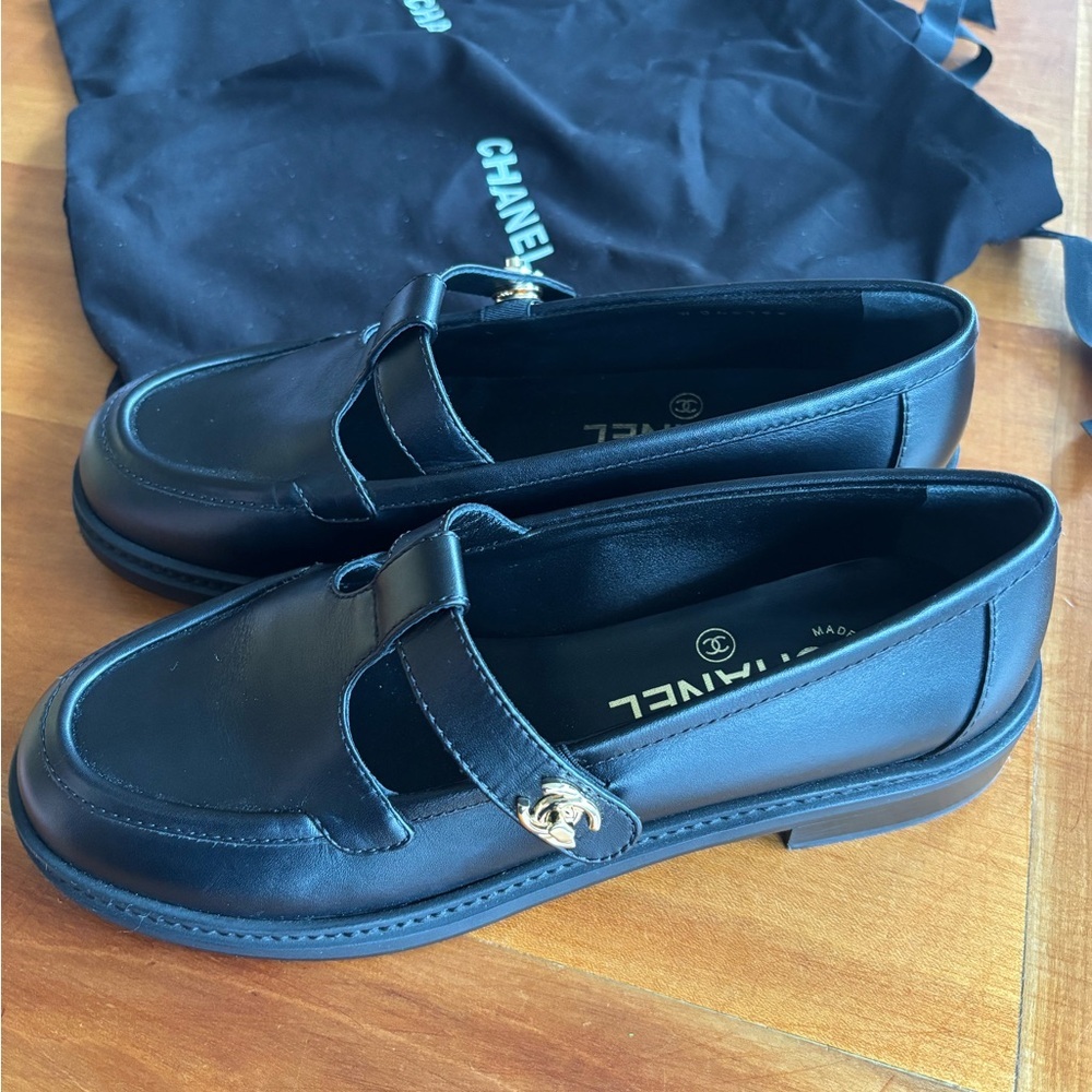 EUC CHANEL Calfskin CC Turnlock Moccasin Loafers 37 in  Black with dust bags - Picture 7 of 9